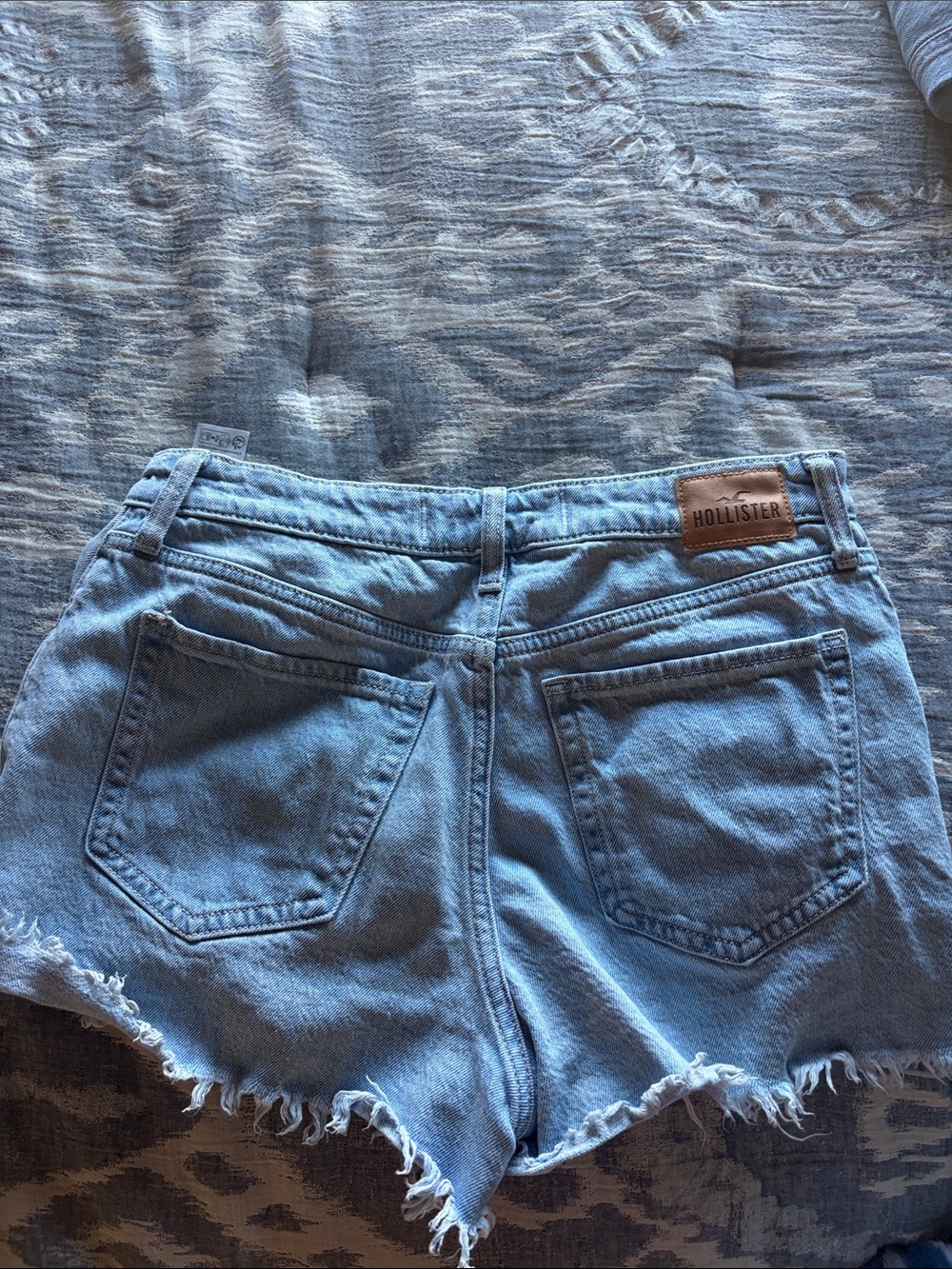 Hollister Ultra-High Rise Mom Short - Picture 2 of 2